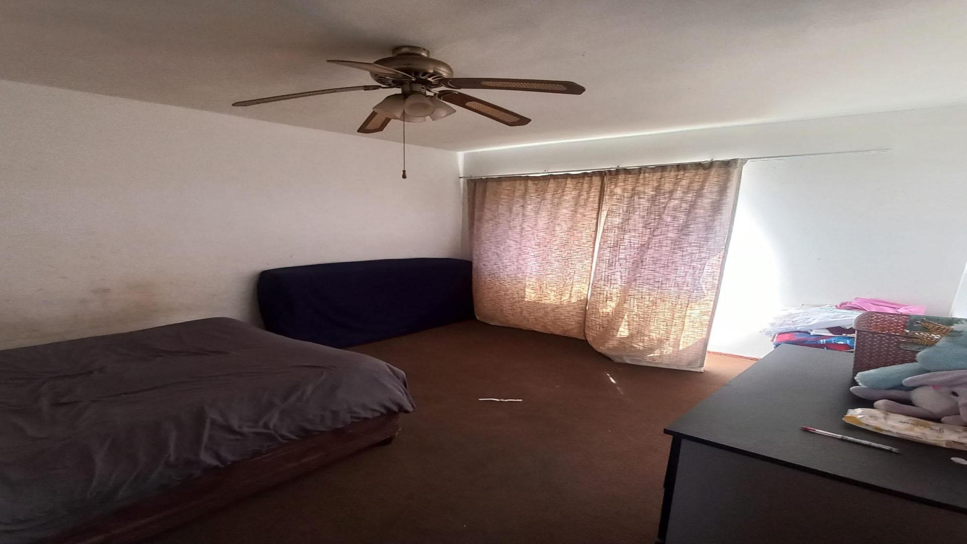 Bed Room 1 of property in Cotswold