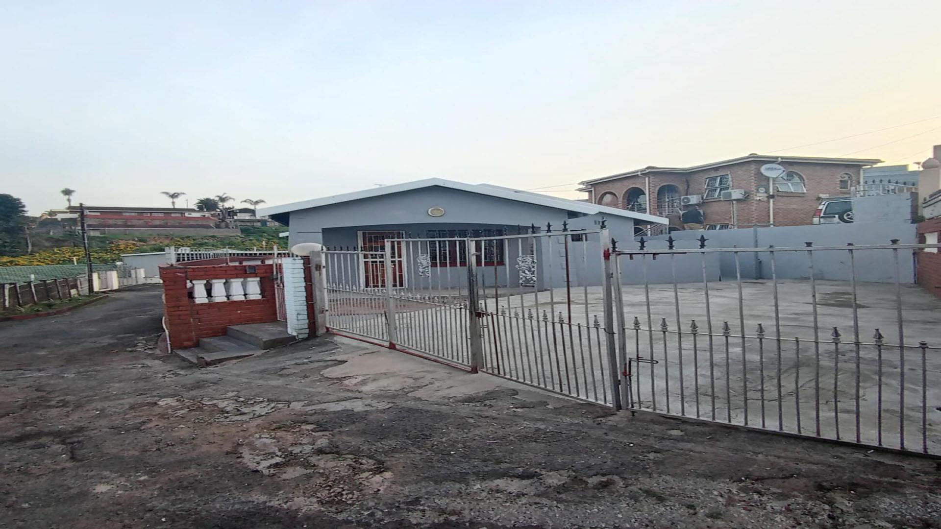Front View of property in Lotus Park