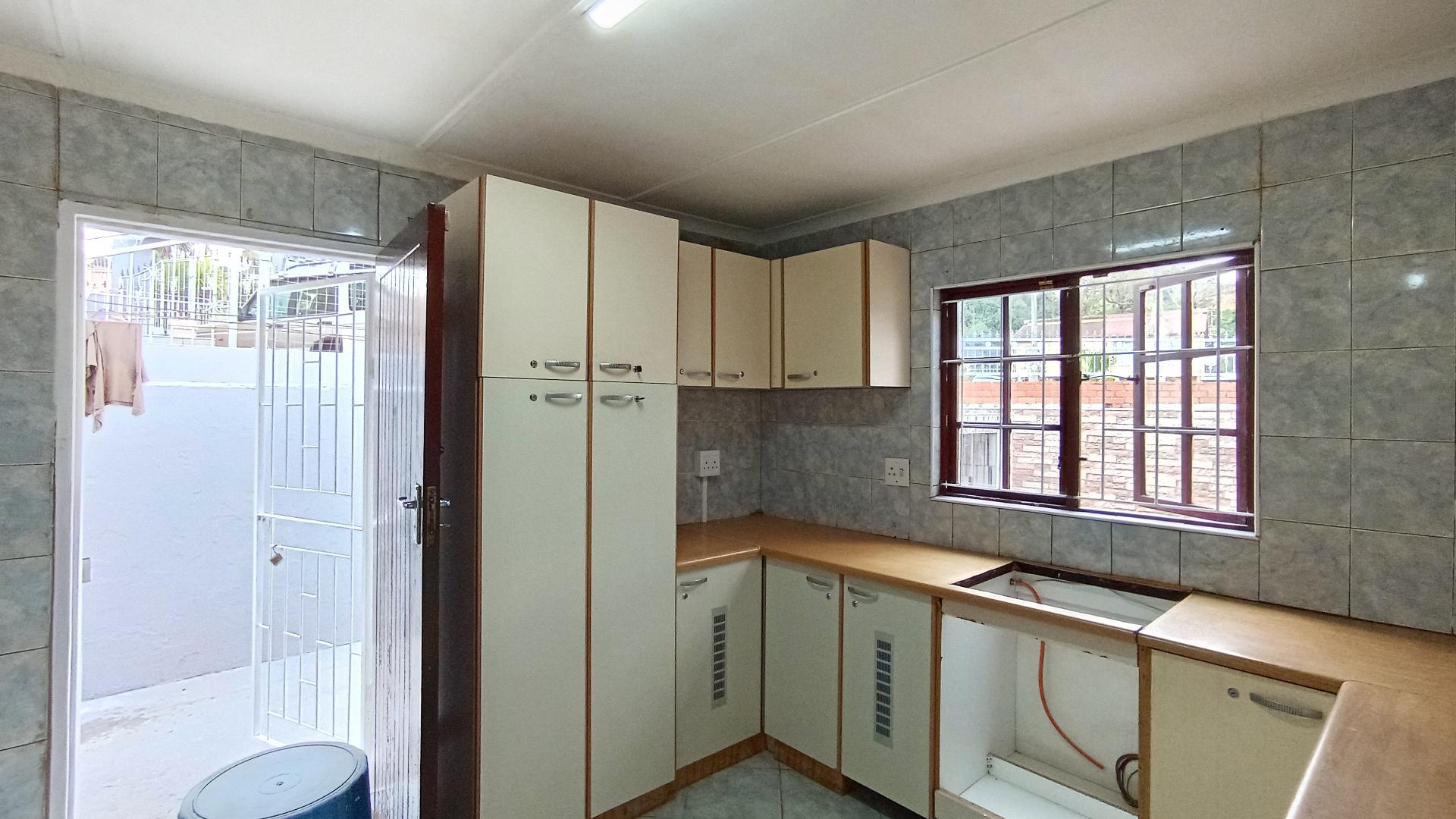 Kitchen - 12 square meters of property in Lotus Park