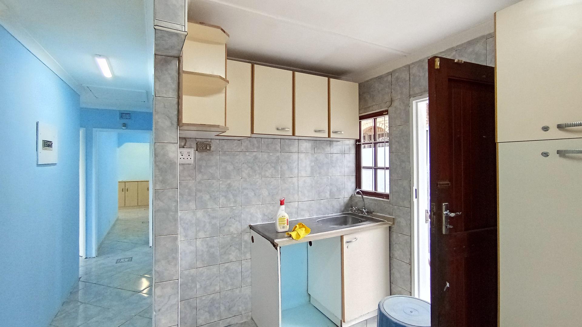 Kitchen - 12 square meters of property in Lotus Park