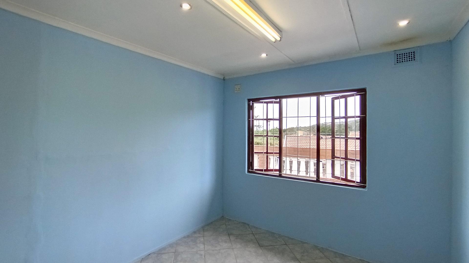 Bed Room 1 - 11 square meters of property in Lotus Park