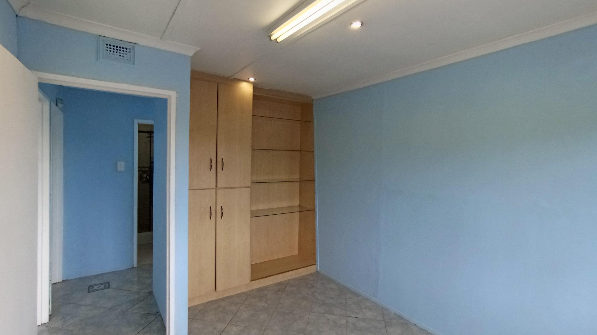 Bed Room 1 - 11 square meters of property in Lotus Park