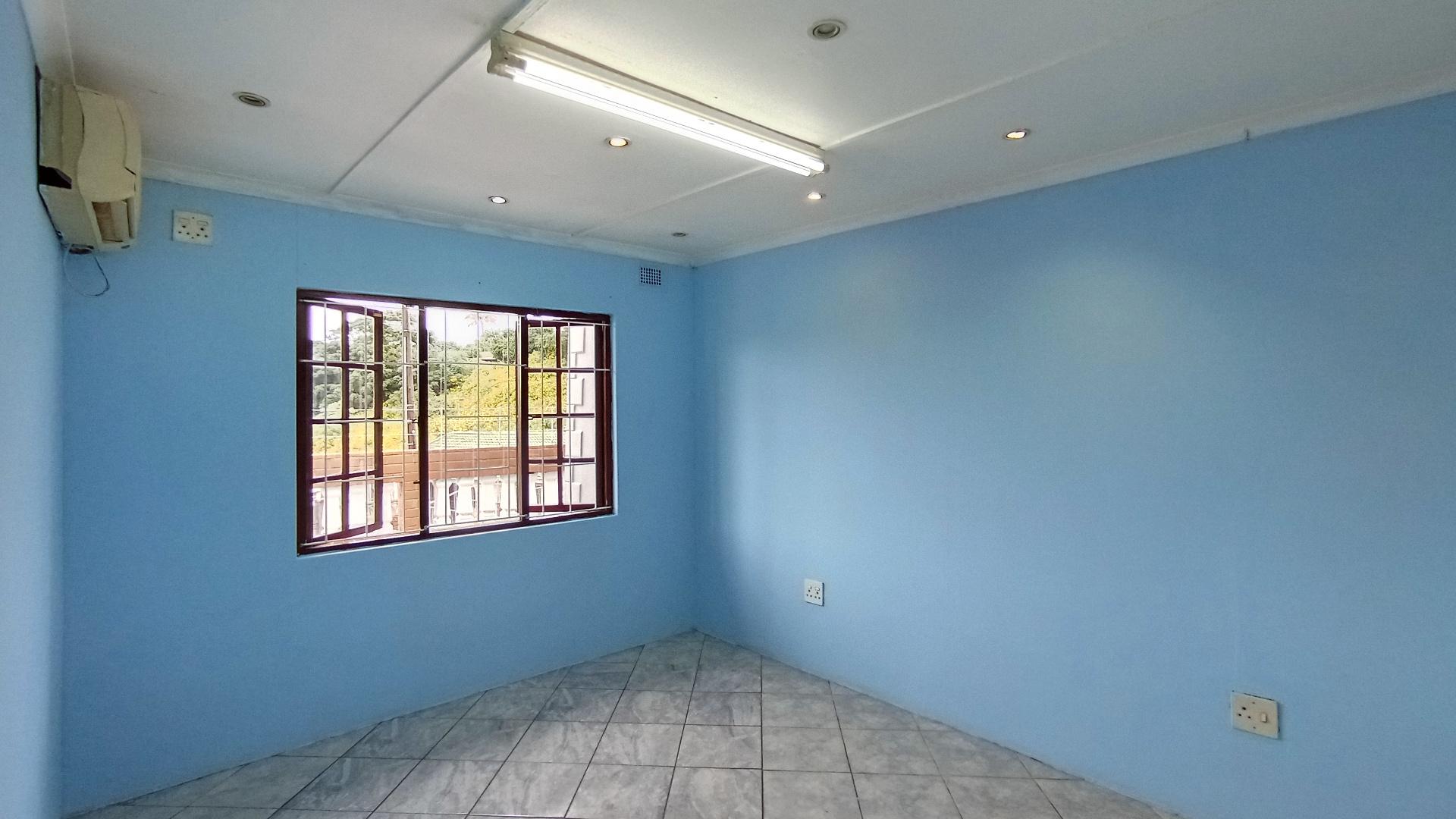 Bed Room 2 - 14 square meters of property in Lotus Park