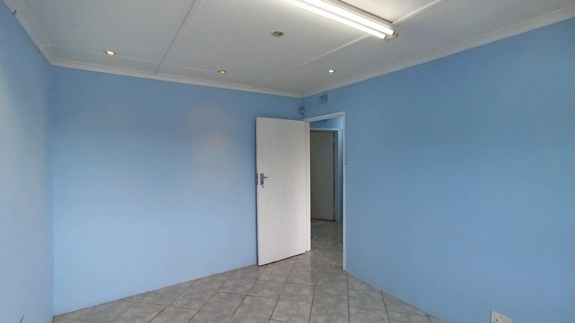 Bed Room 2 - 14 square meters of property in Lotus Park