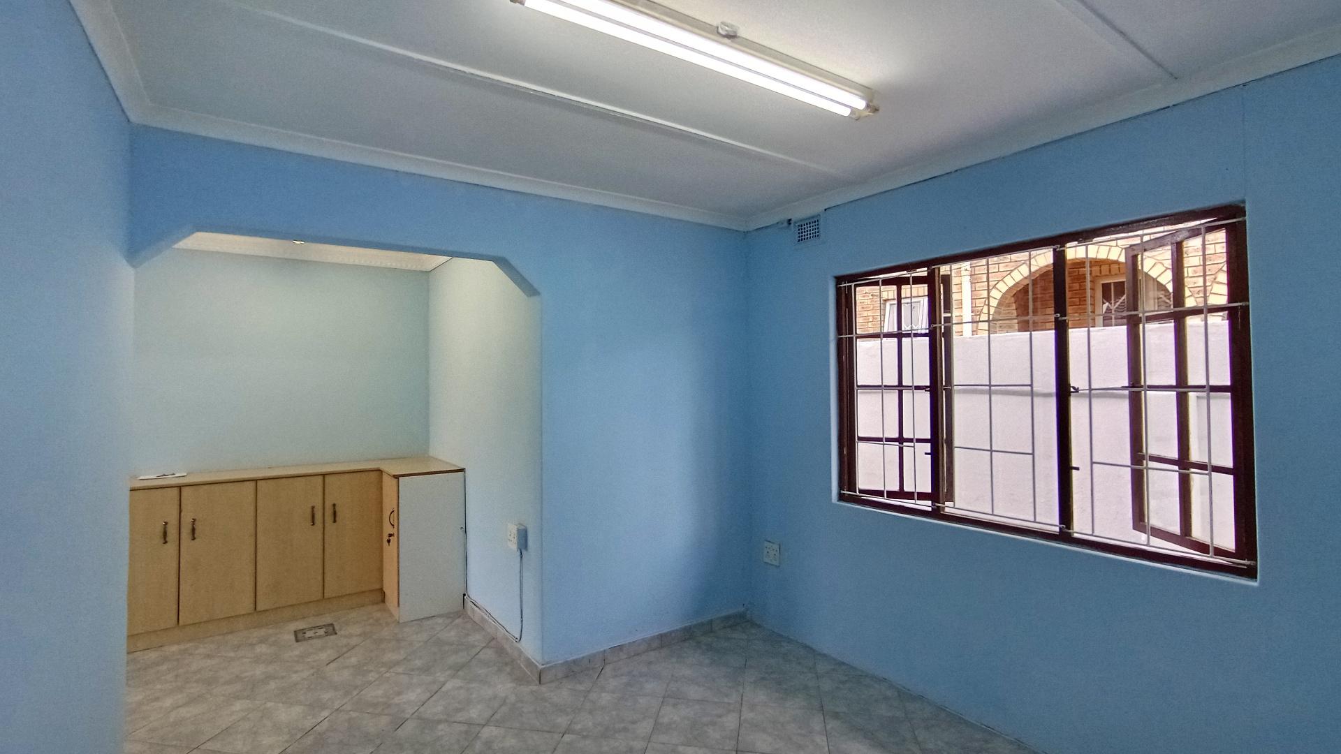 Bed Room 3 - 10 square meters of property in Lotus Park