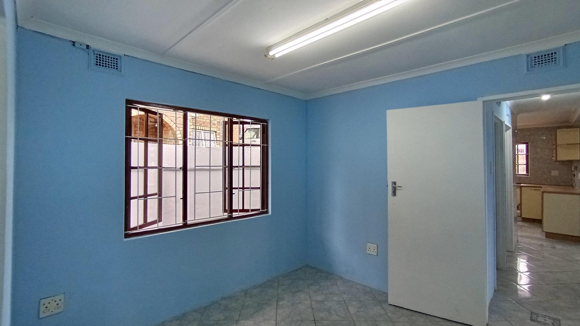 Bed Room 3 - 10 square meters of property in Lotus Park