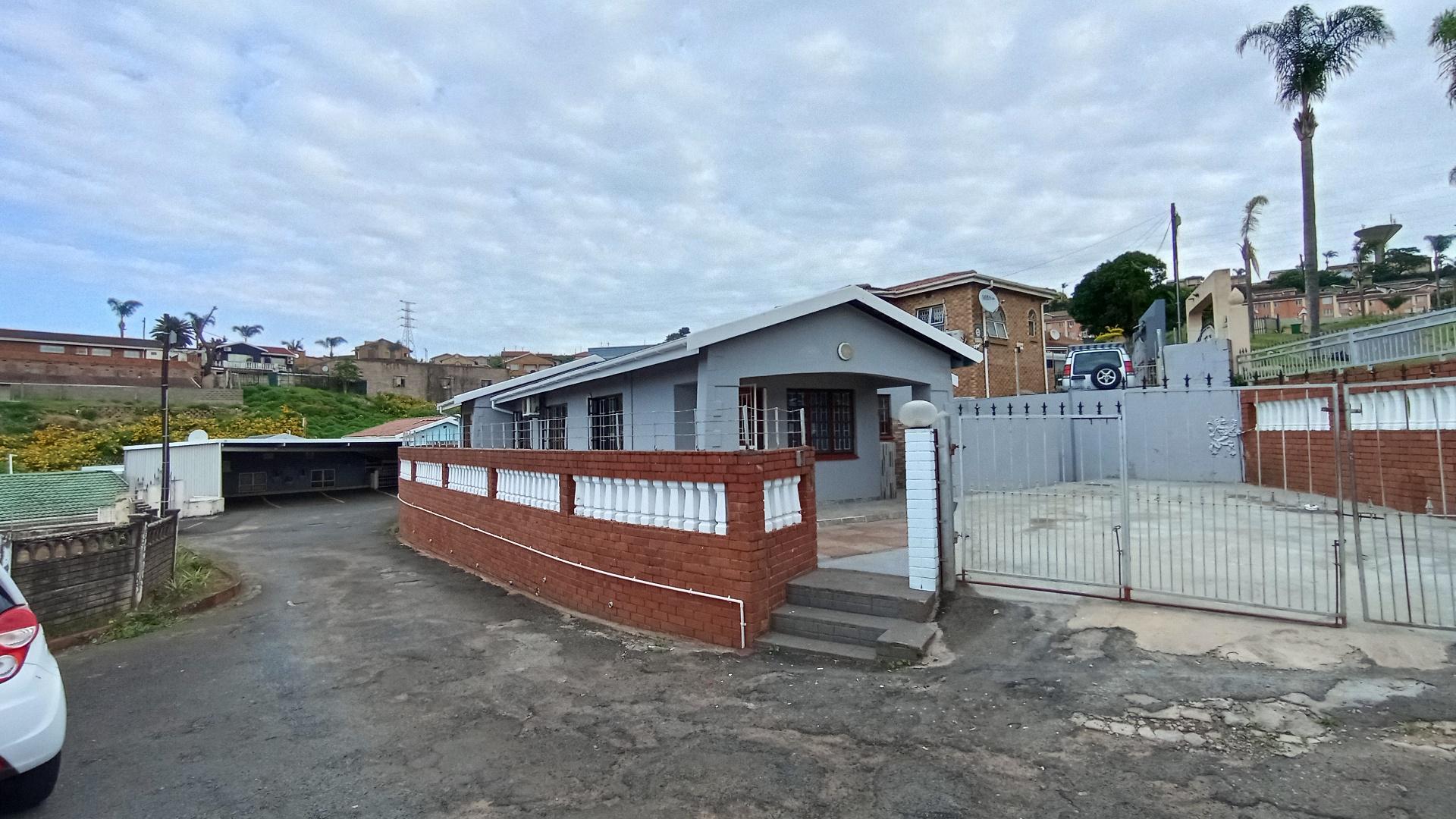 Front View of property in Lotus Park