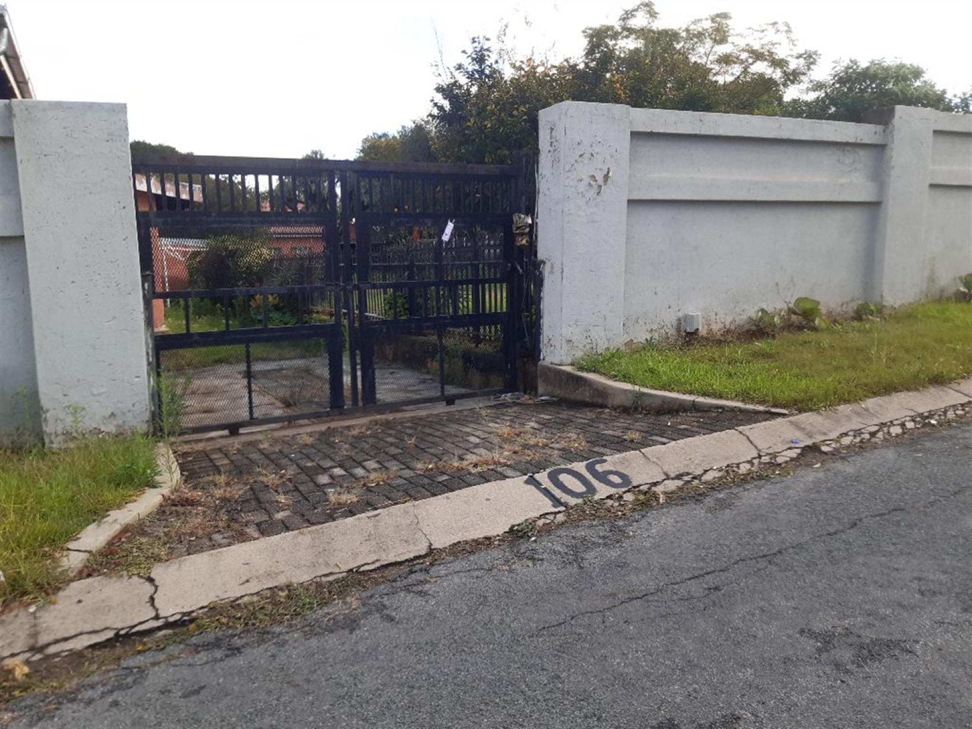 Front View of property in Fontainebleau