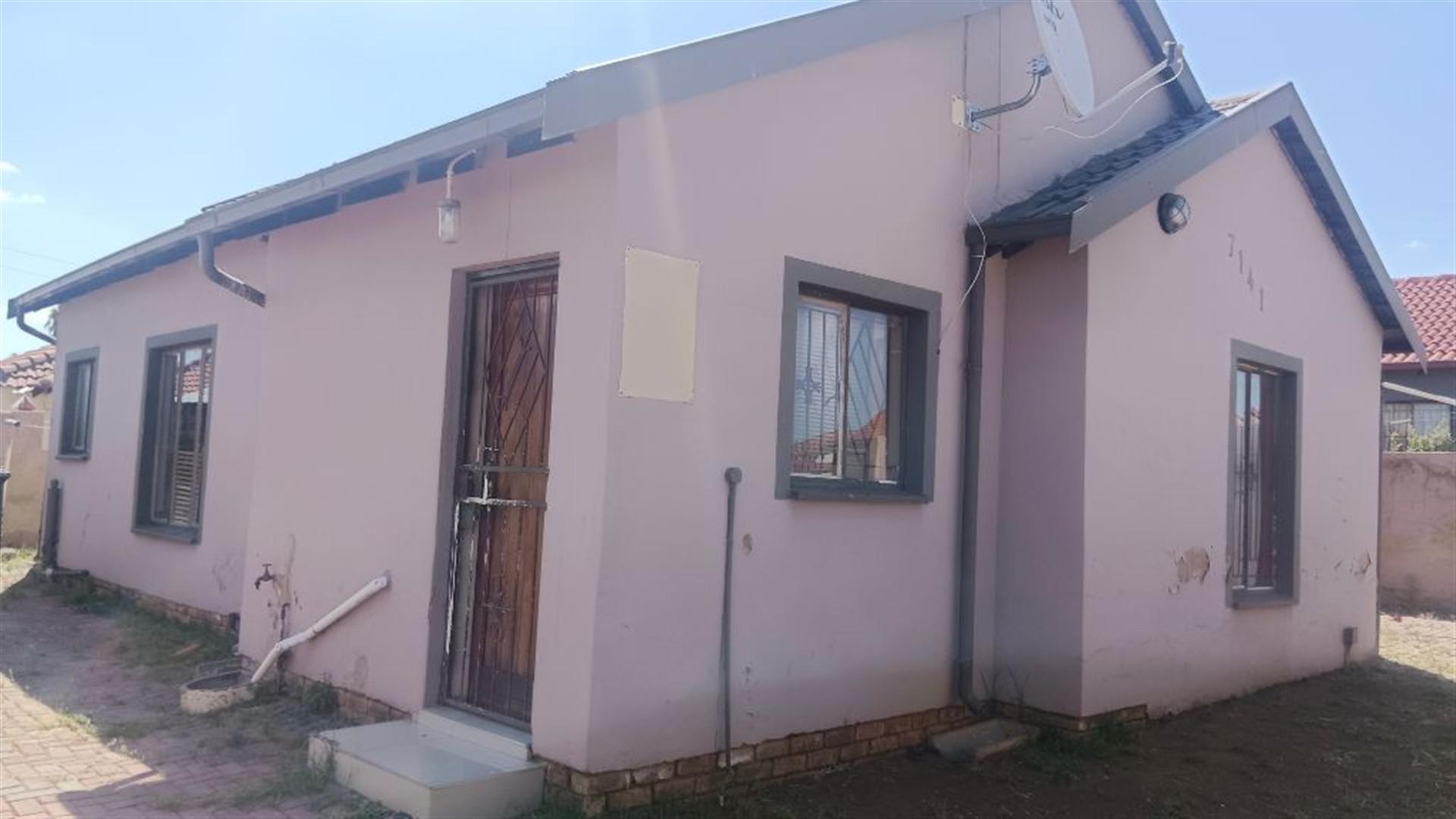 Front View of property in Lotus Gardens