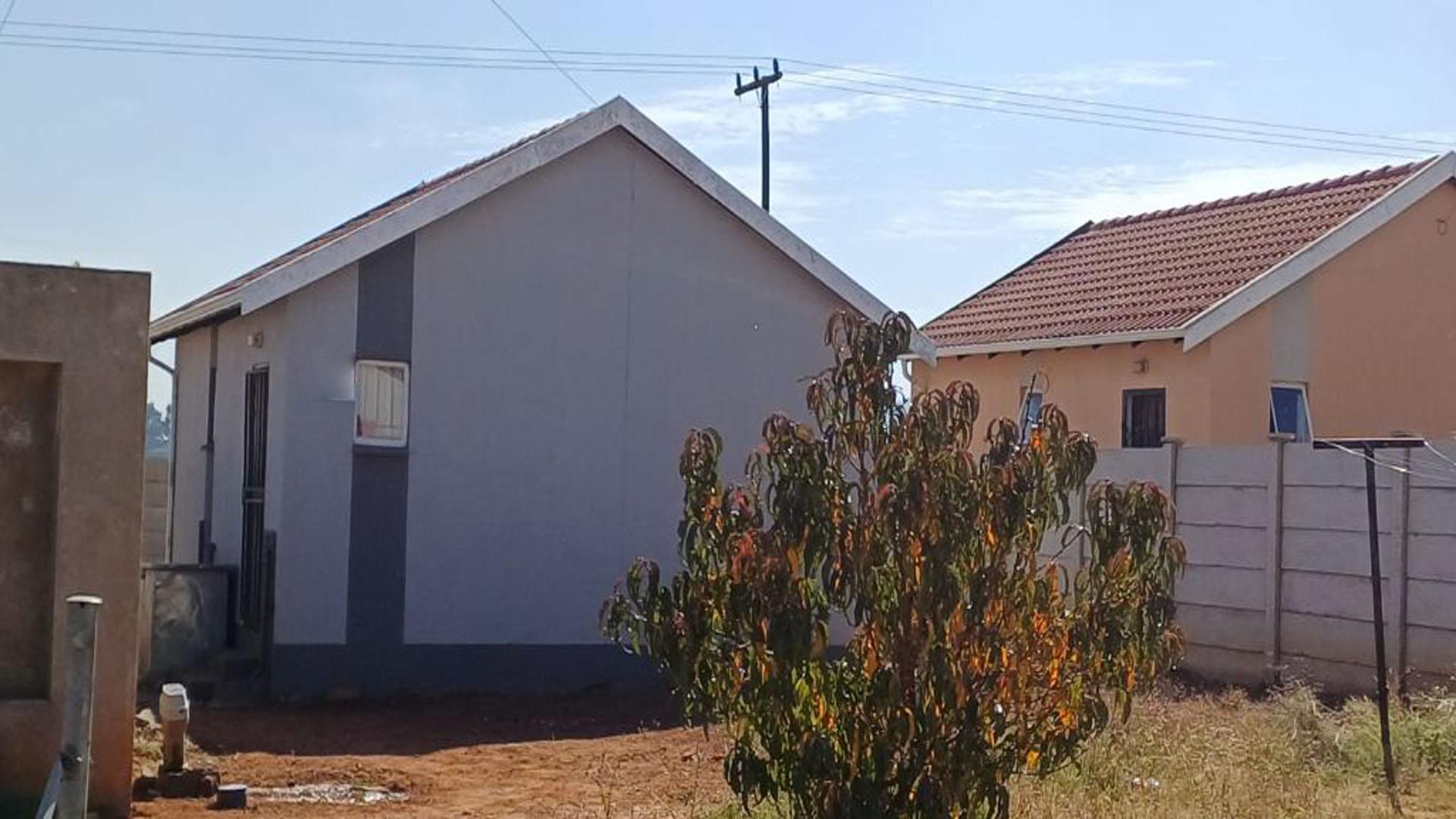 Front View of property in Savanna City