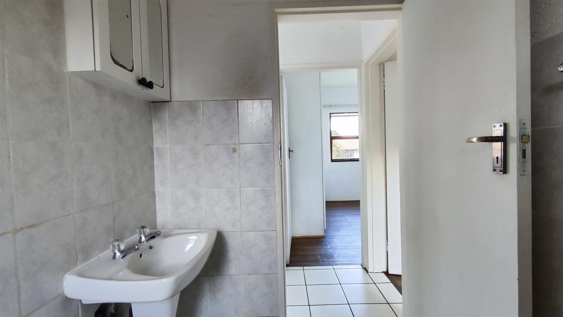 Bathroom 1 - 4 square meters of property in Rynfield AH