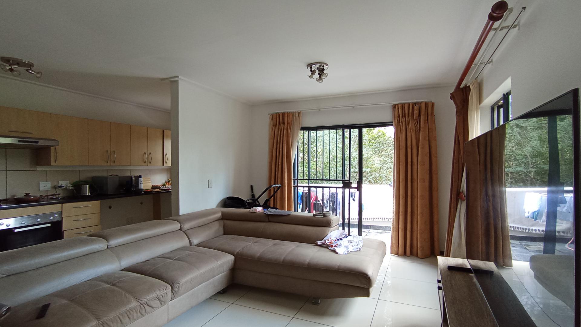 Lounges - 23 square meters of property in Zandspruit