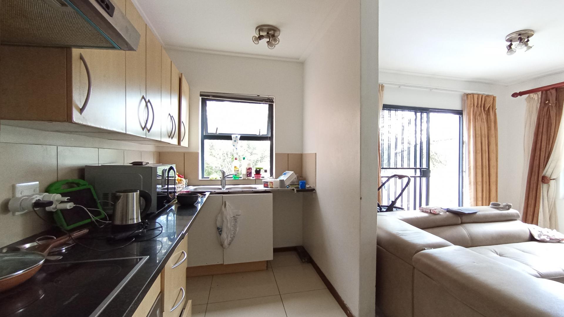 Kitchen - 10 square meters of property in Zandspruit
