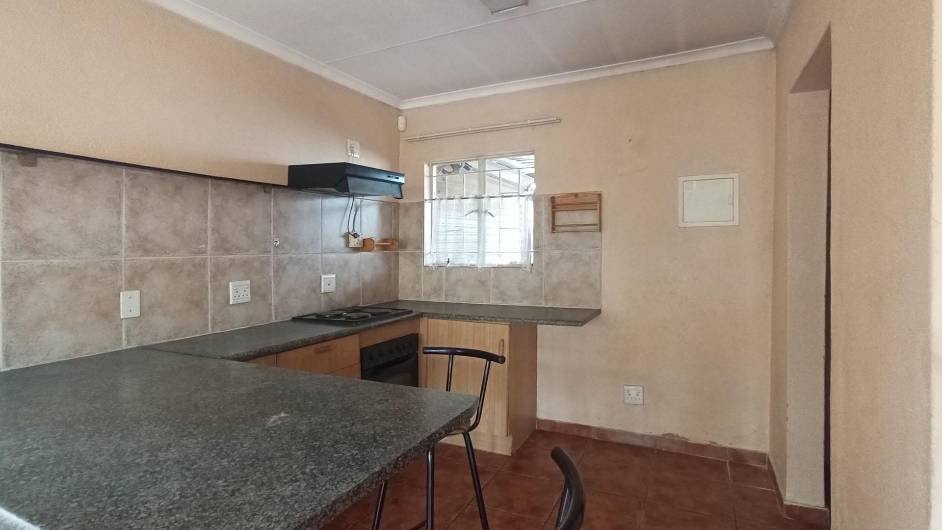 Kitchen - 12 square meters of property in Eloffsdal