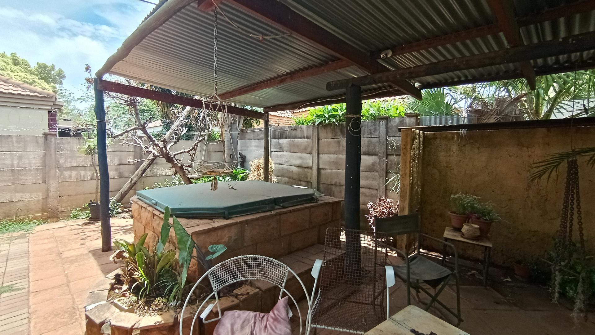 Patio - 22 square meters of property in Eloffsdal