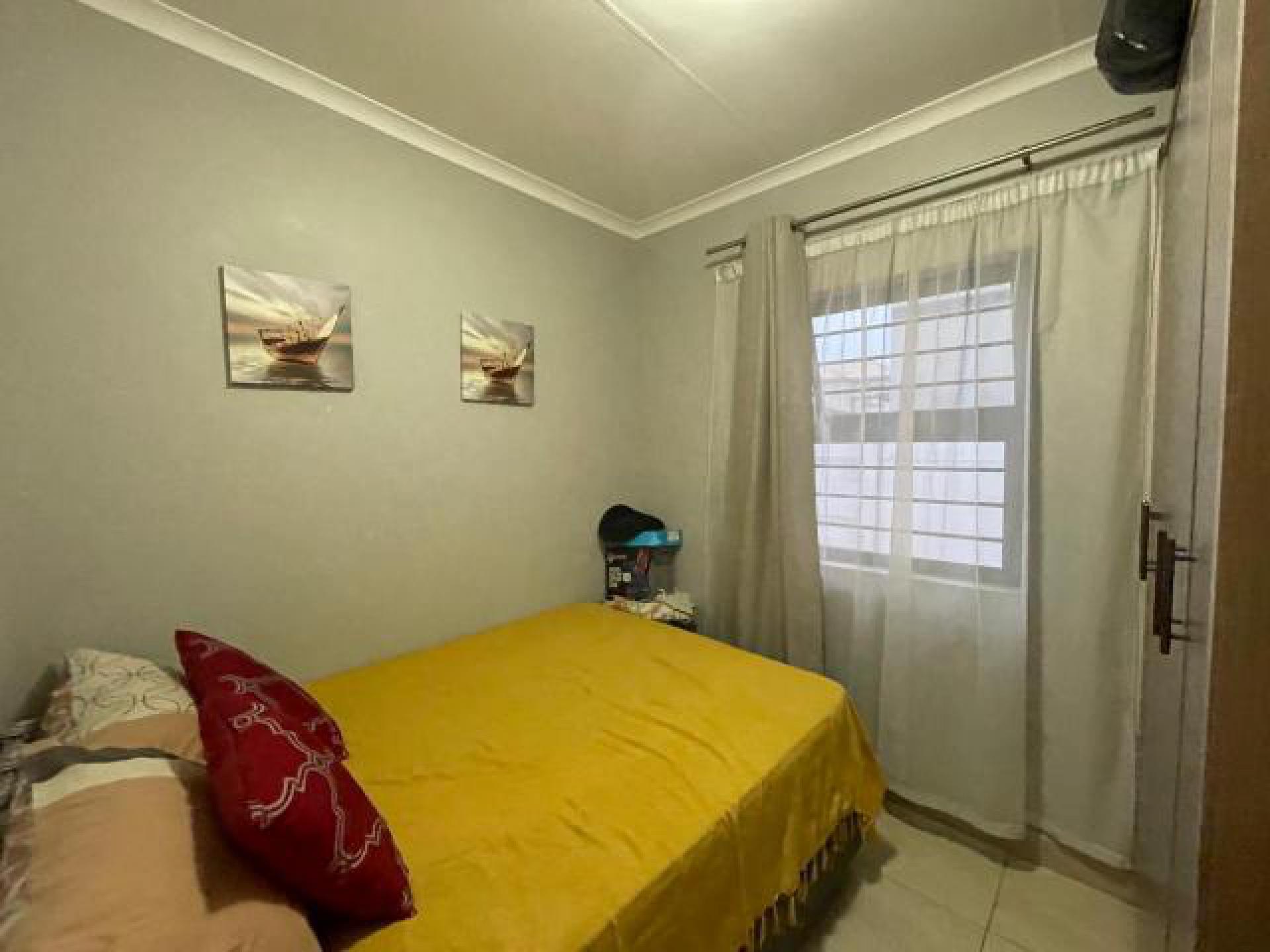 Bed Room 1 of property in Andeon