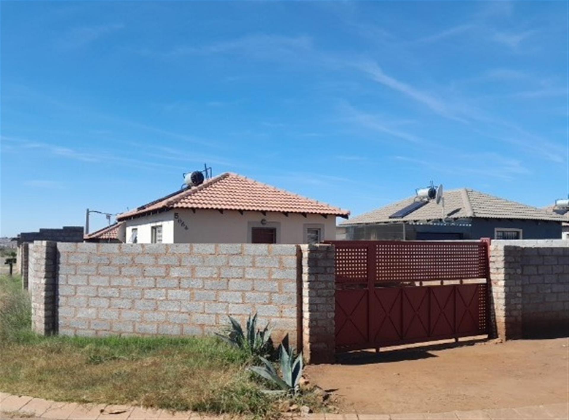 Front View of property in Lufhereng