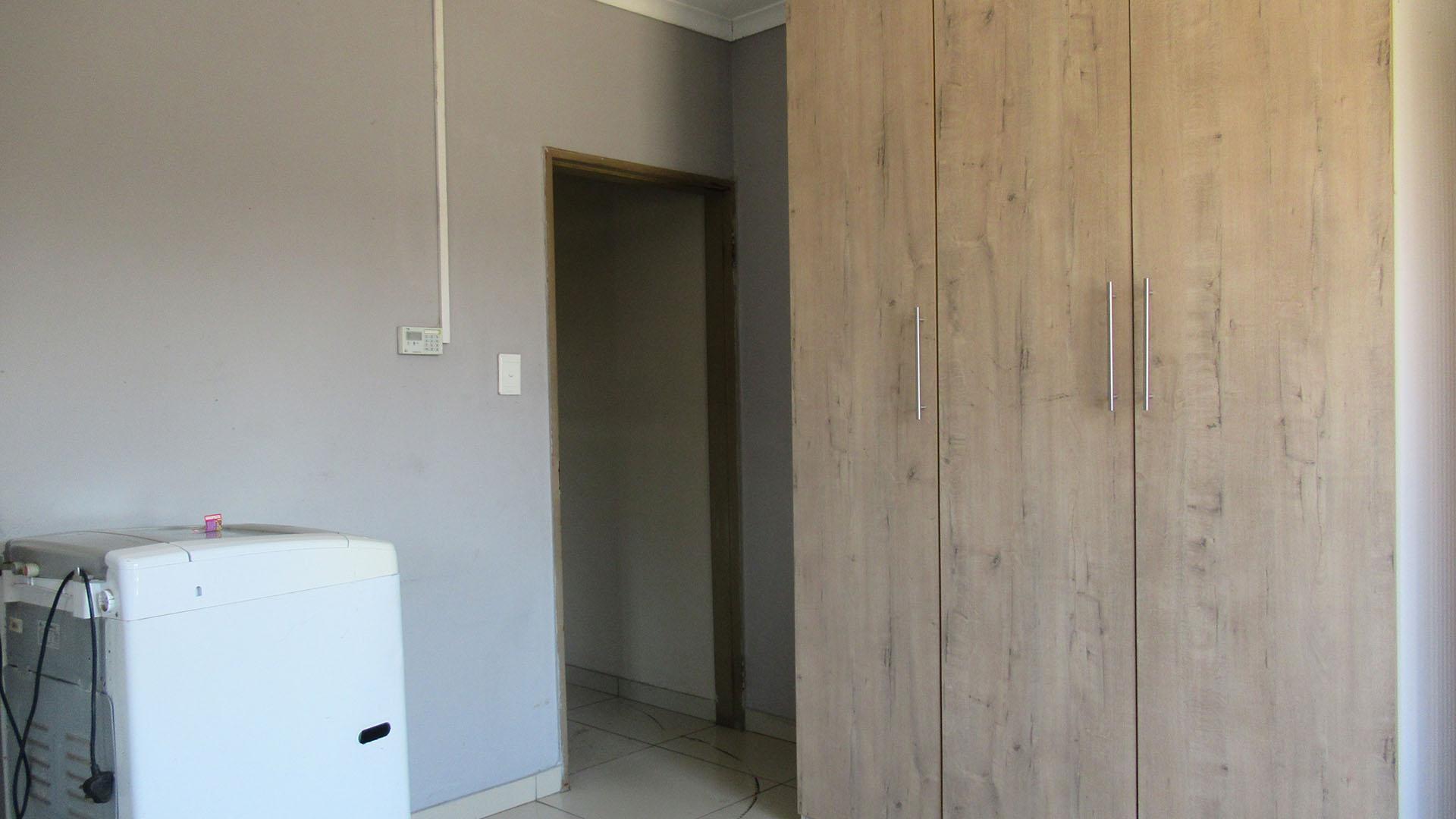 Bed Room 1 - 13 square meters of property in Elandshaven