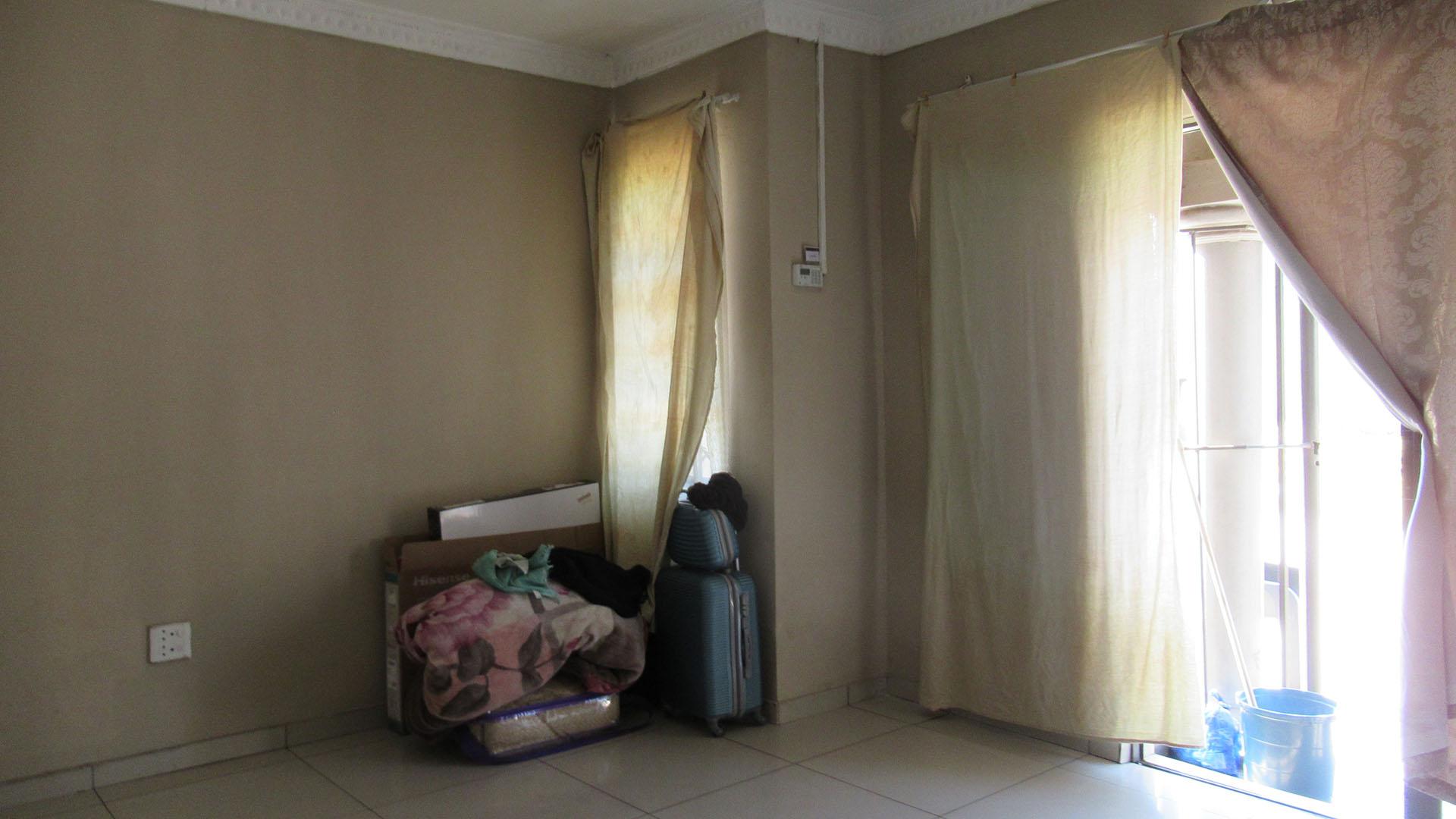 Lounges - 19 square meters of property in Elandshaven