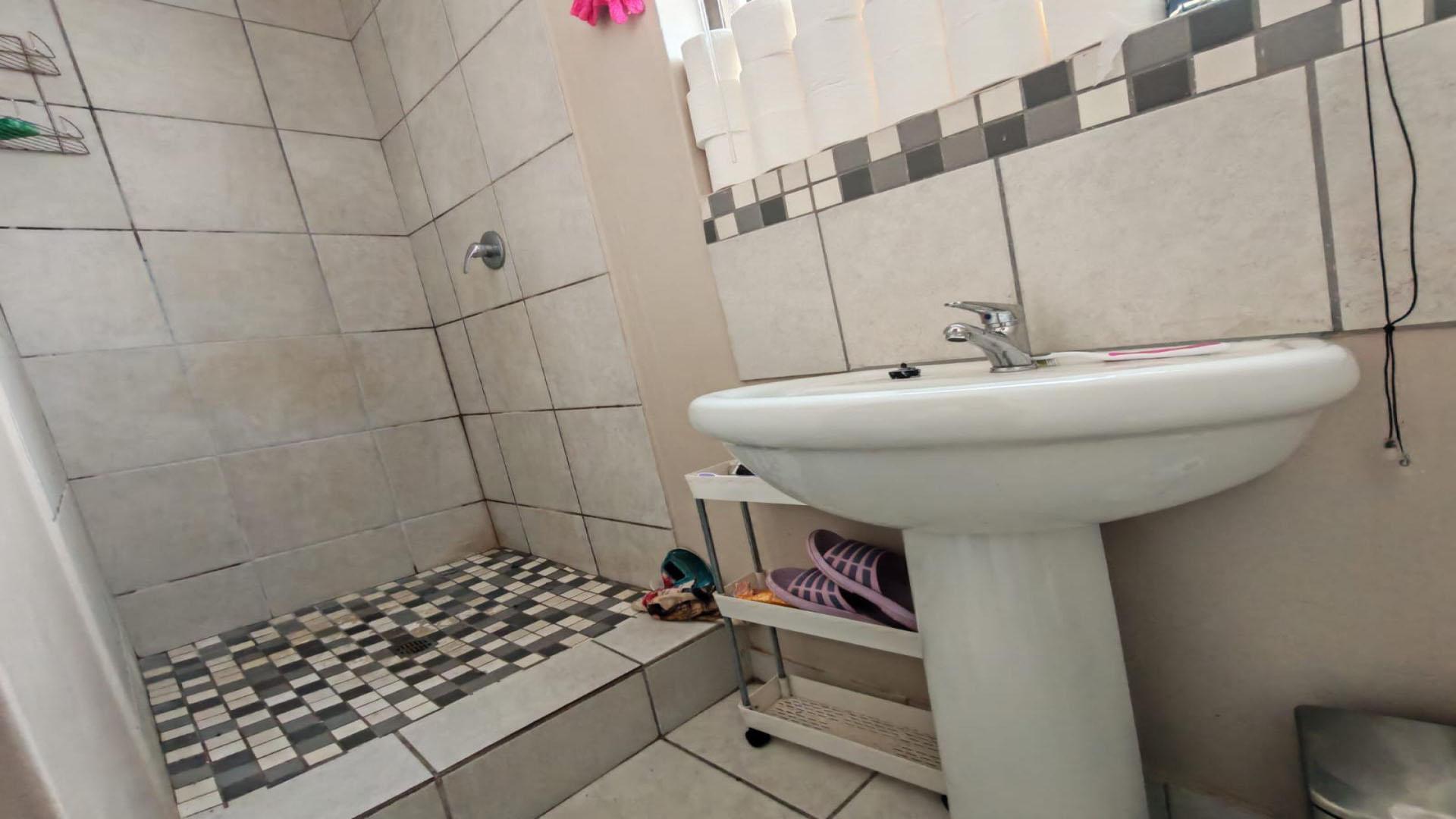 Bathroom 2 of property in Heidedal