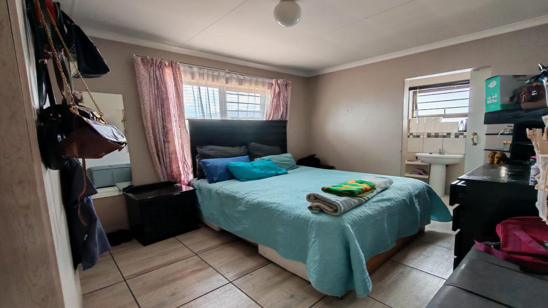 Bed Room 2 of property in Heidedal