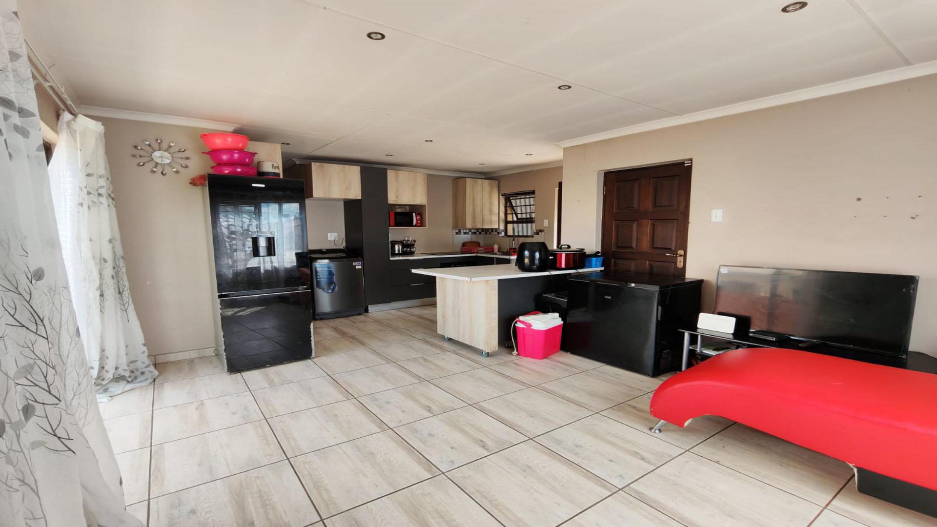 Lounges of property in Heidedal