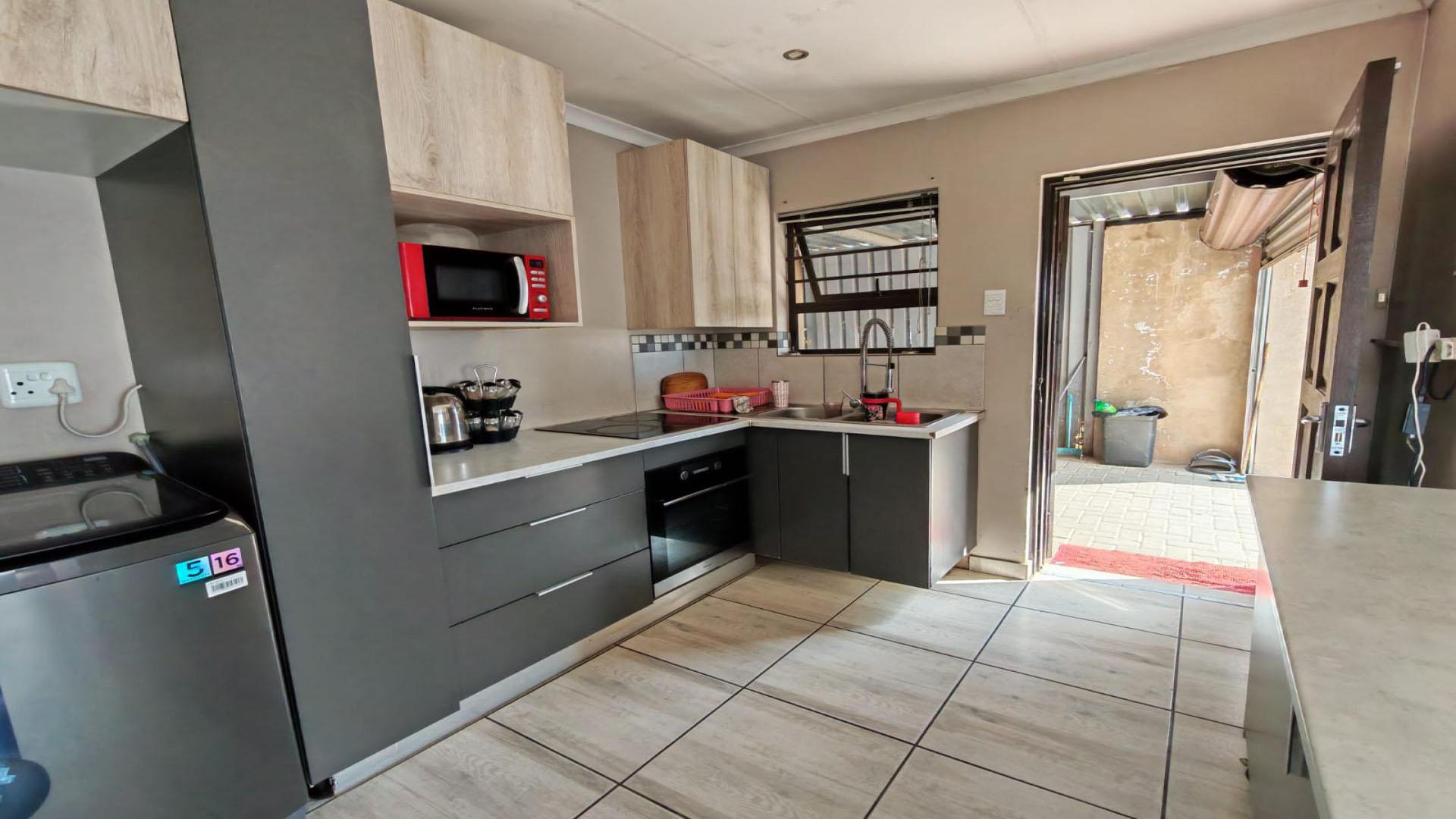 Kitchen of property in Heidedal