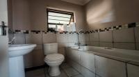 Bathroom 1 of property in Heidedal