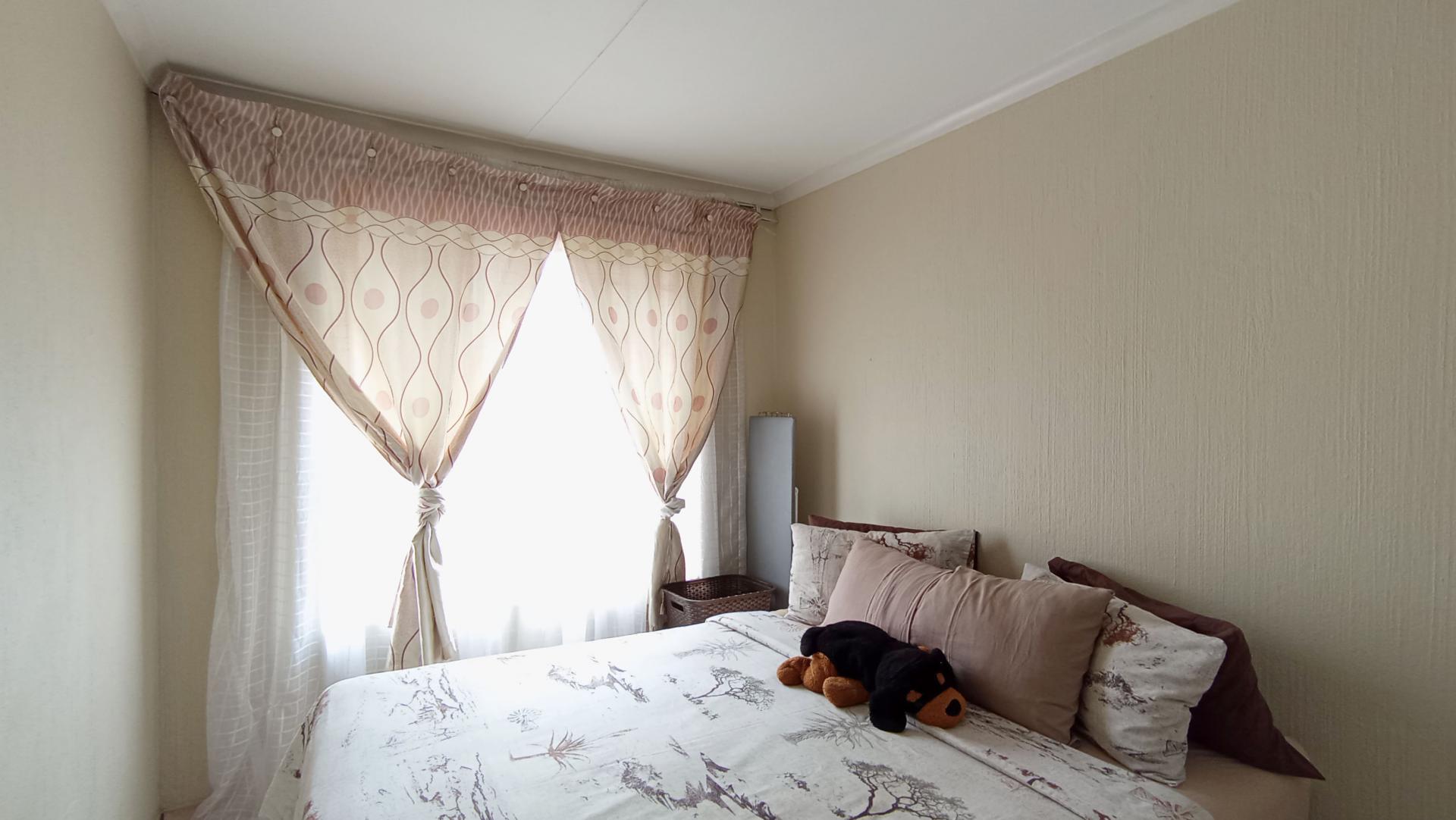 Bed Room 1 - 8 square meters of property in Georginia