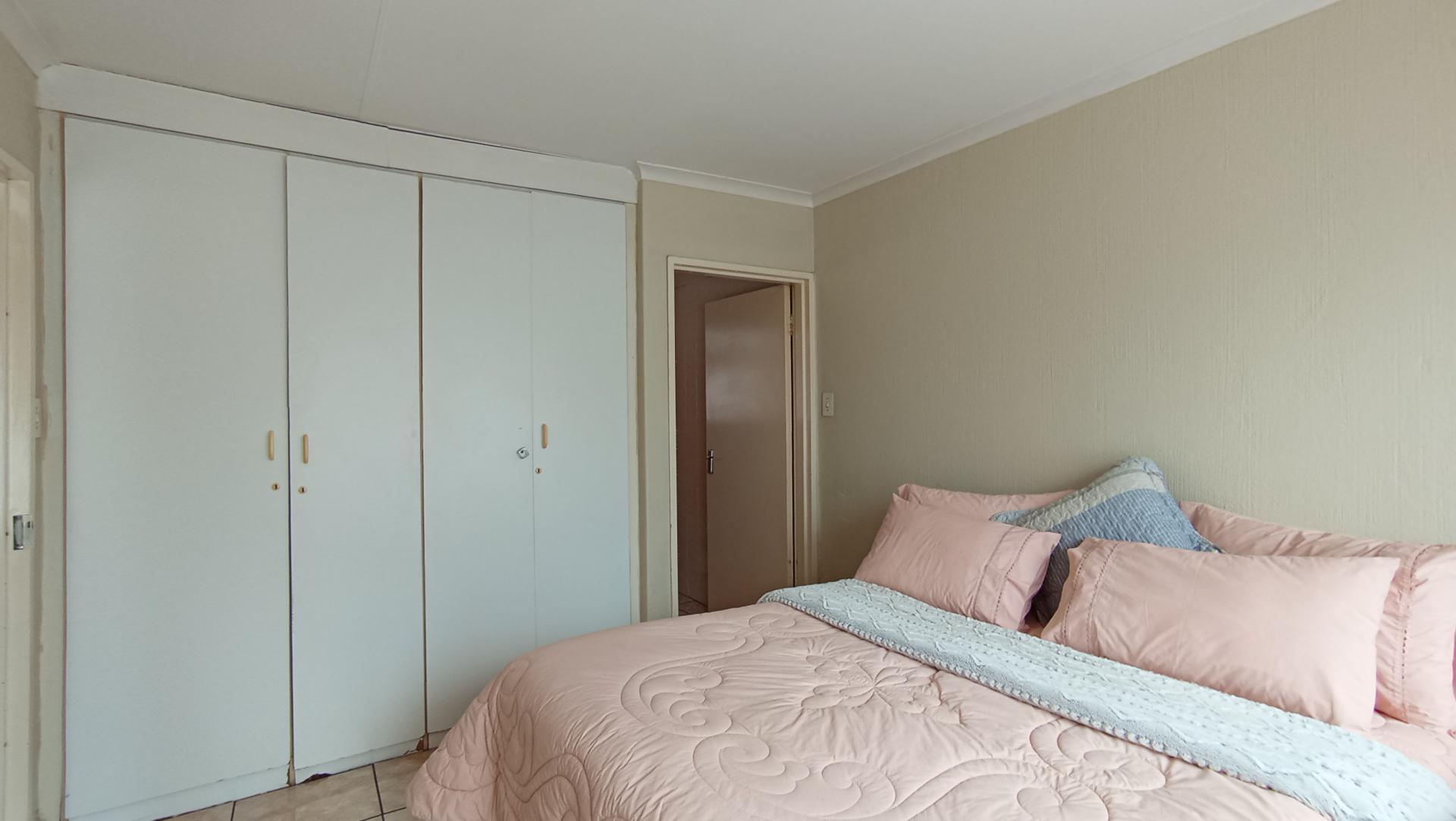 Main Bedroom - 12 square meters of property in Georginia