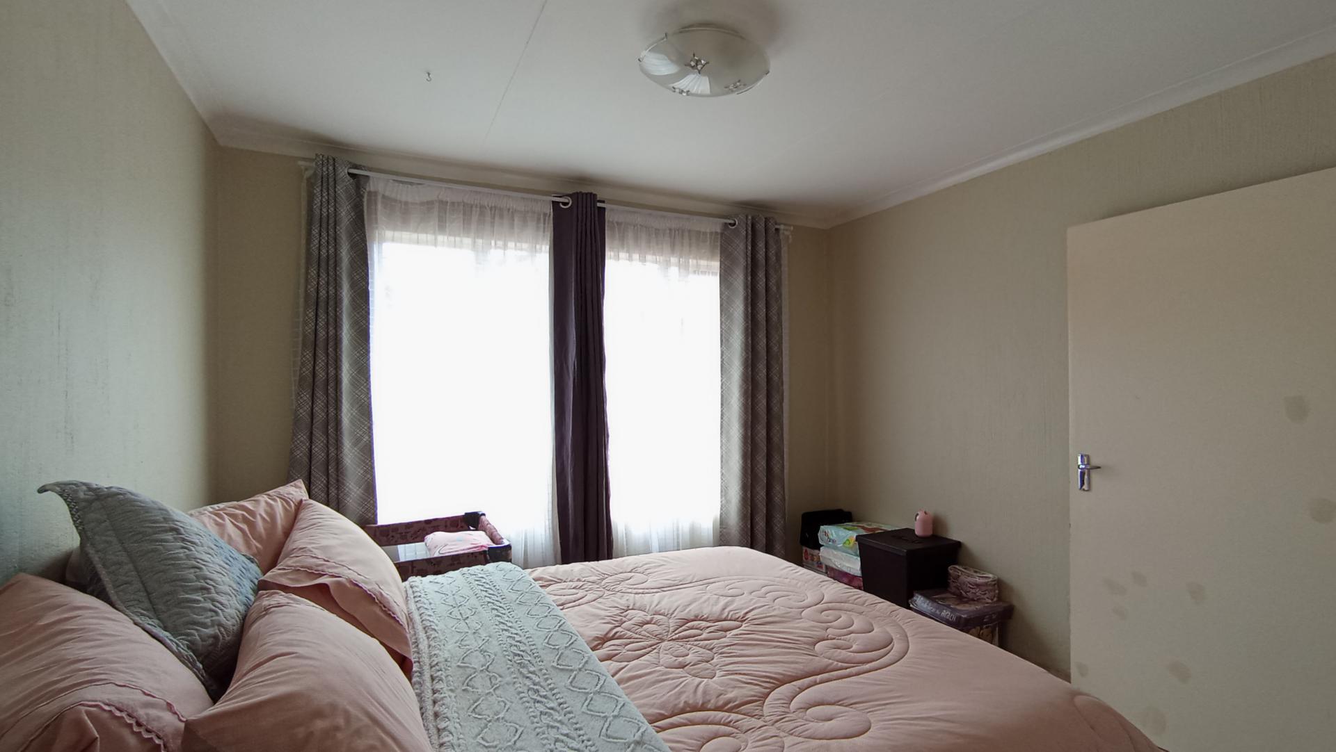 Main Bedroom - 12 square meters of property in Georginia