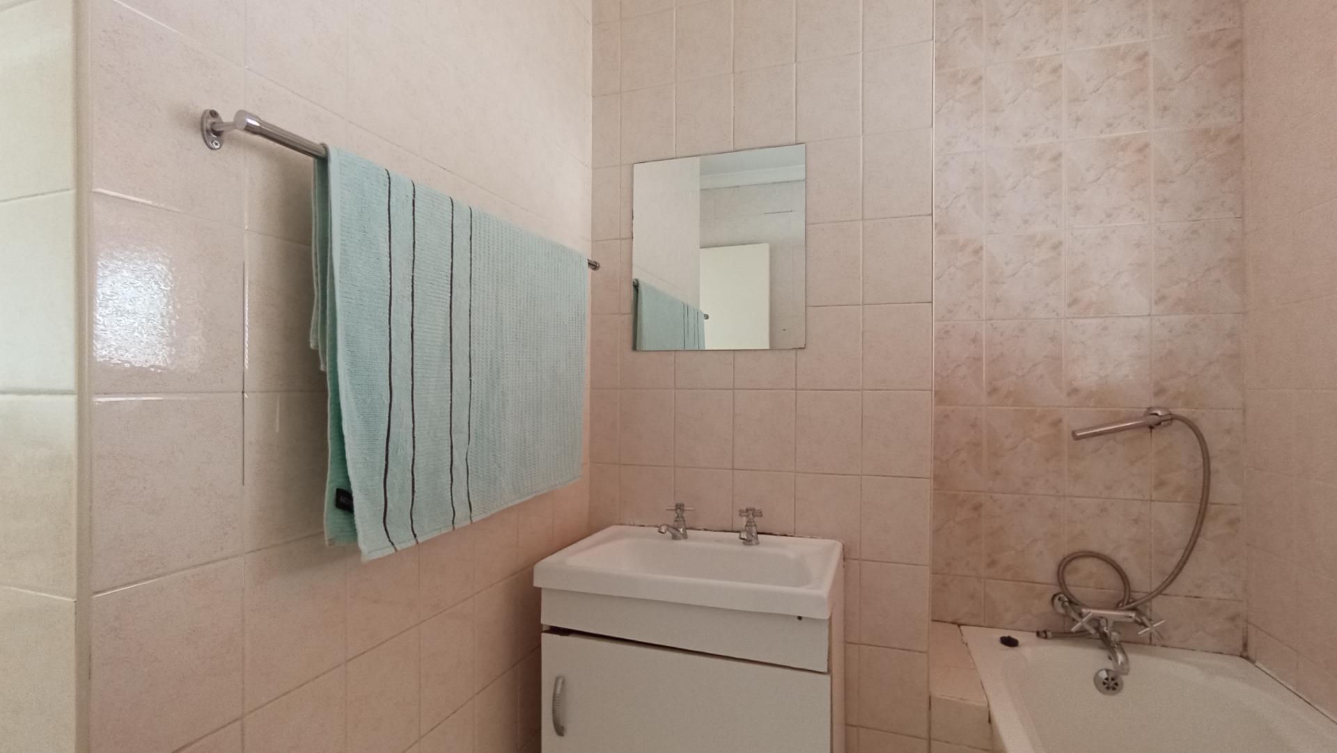 Main Bathroom - 6 square meters of property in Georginia