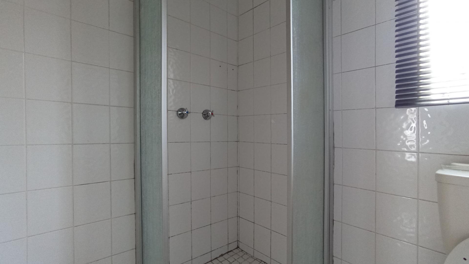 Bathroom 1 - 5 square meters of property in Georginia