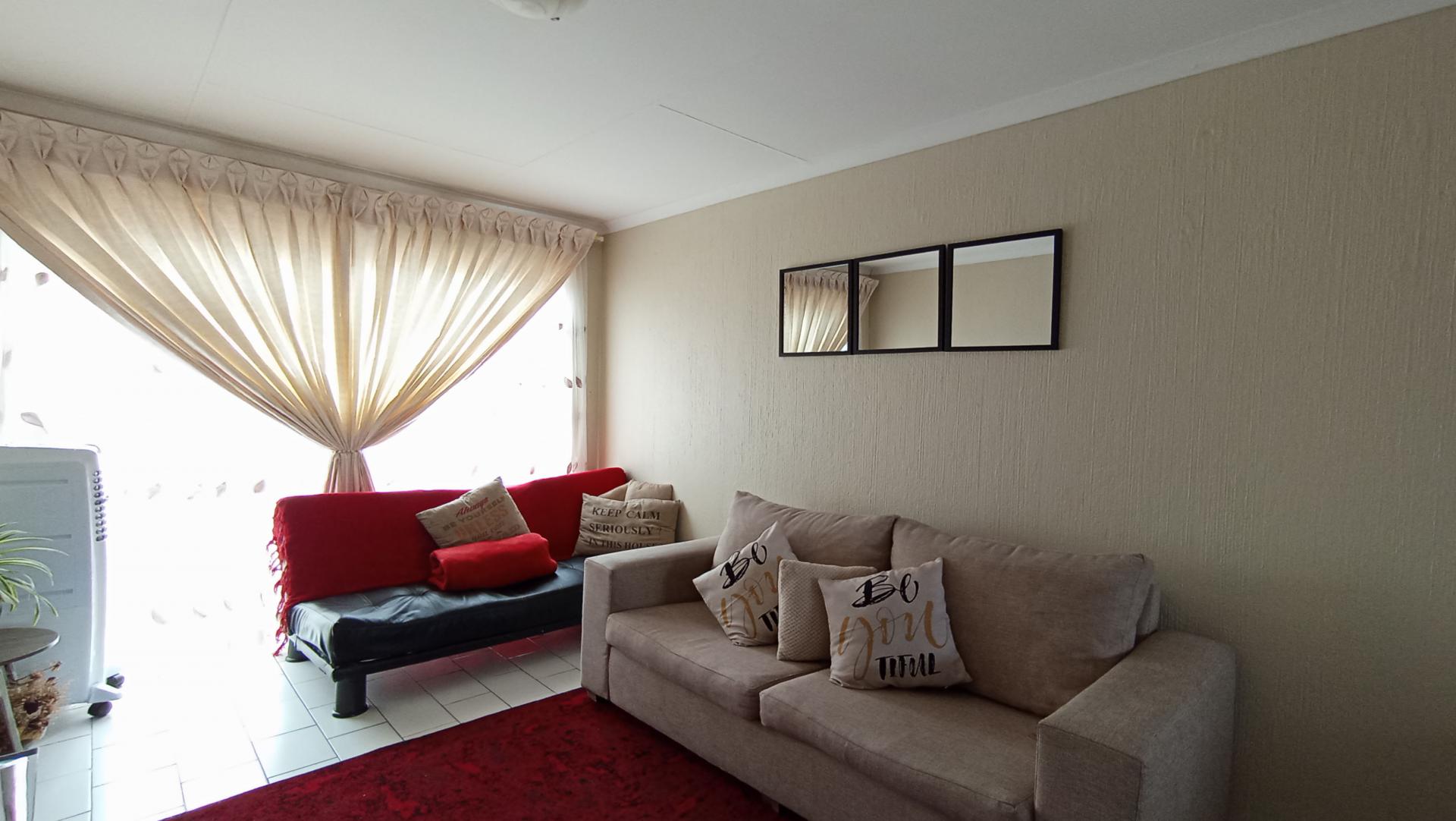 Lounges - 11 square meters of property in Georginia