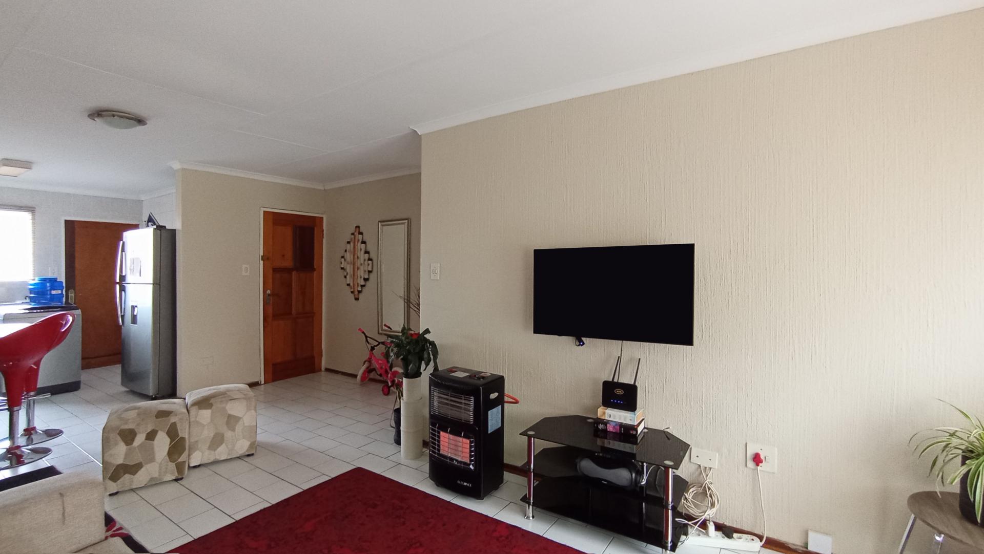 Lounges - 11 square meters of property in Georginia