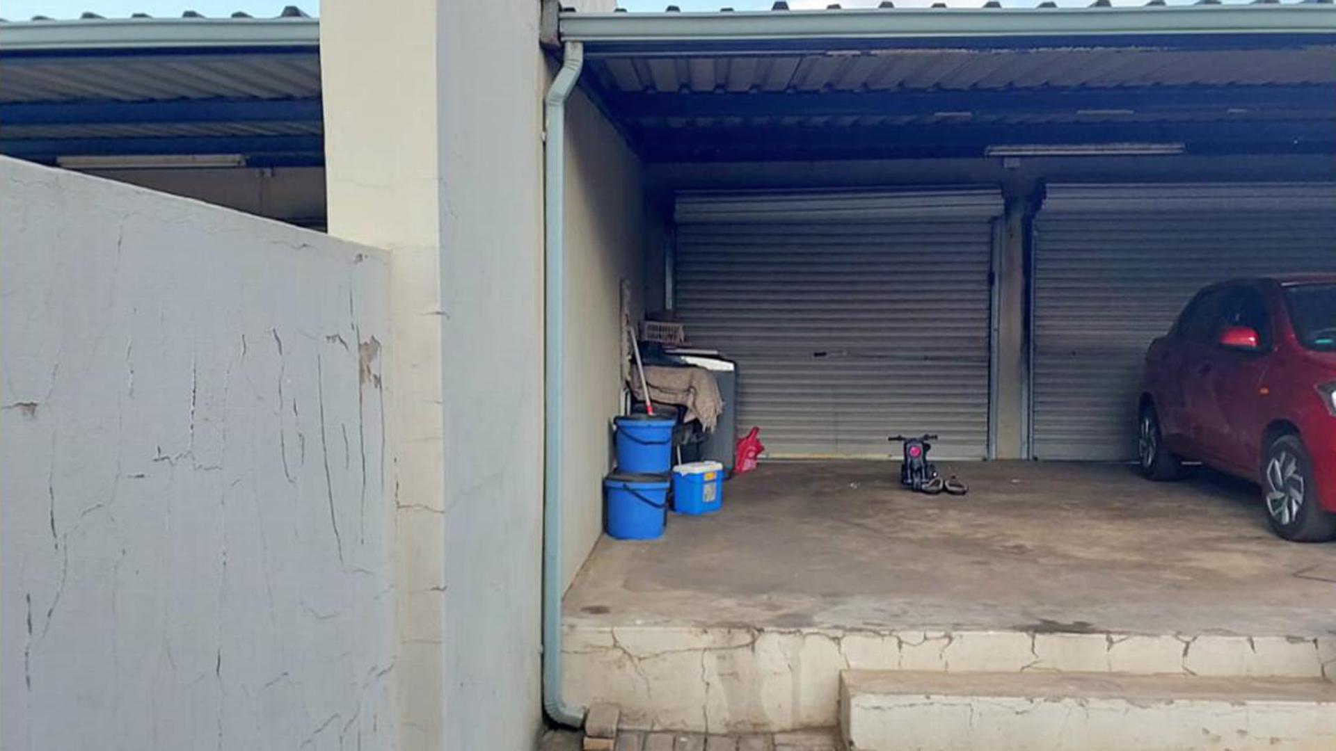 Garage of property in Hoeveldpark