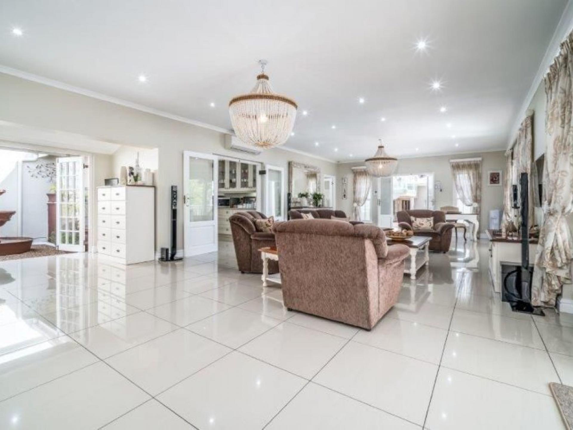  of property in Kloof 