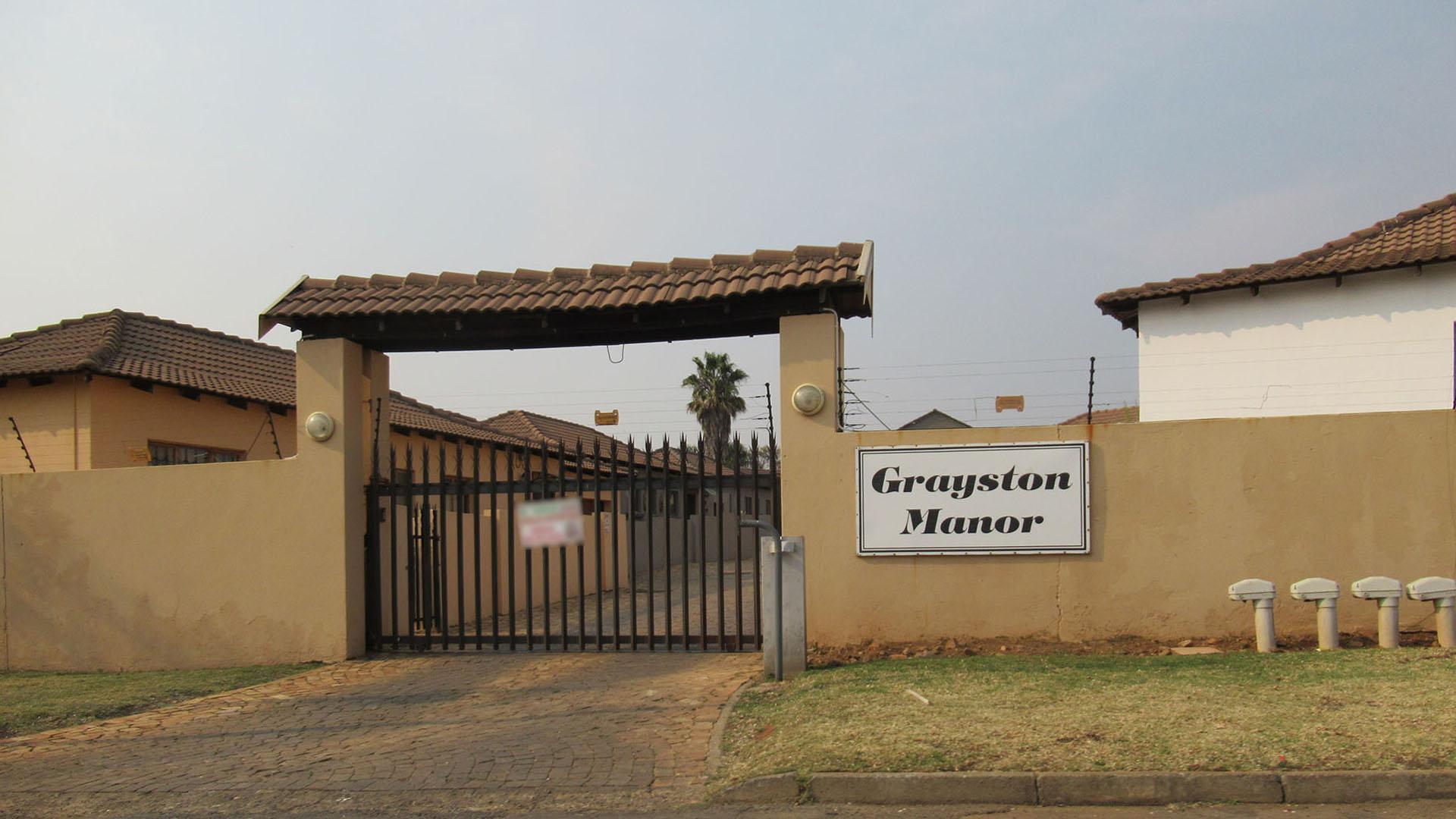 Front View of property in Greenhills