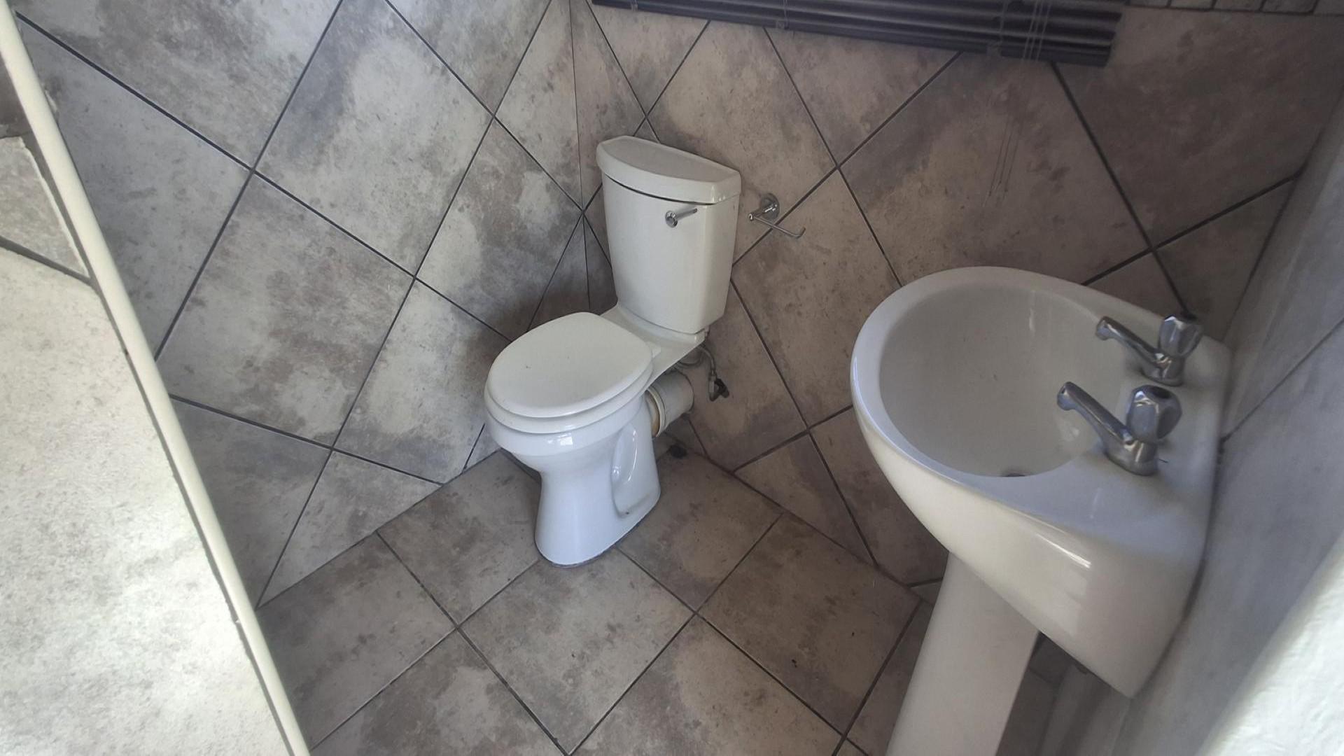 Bathroom 1 of property in Greenhills