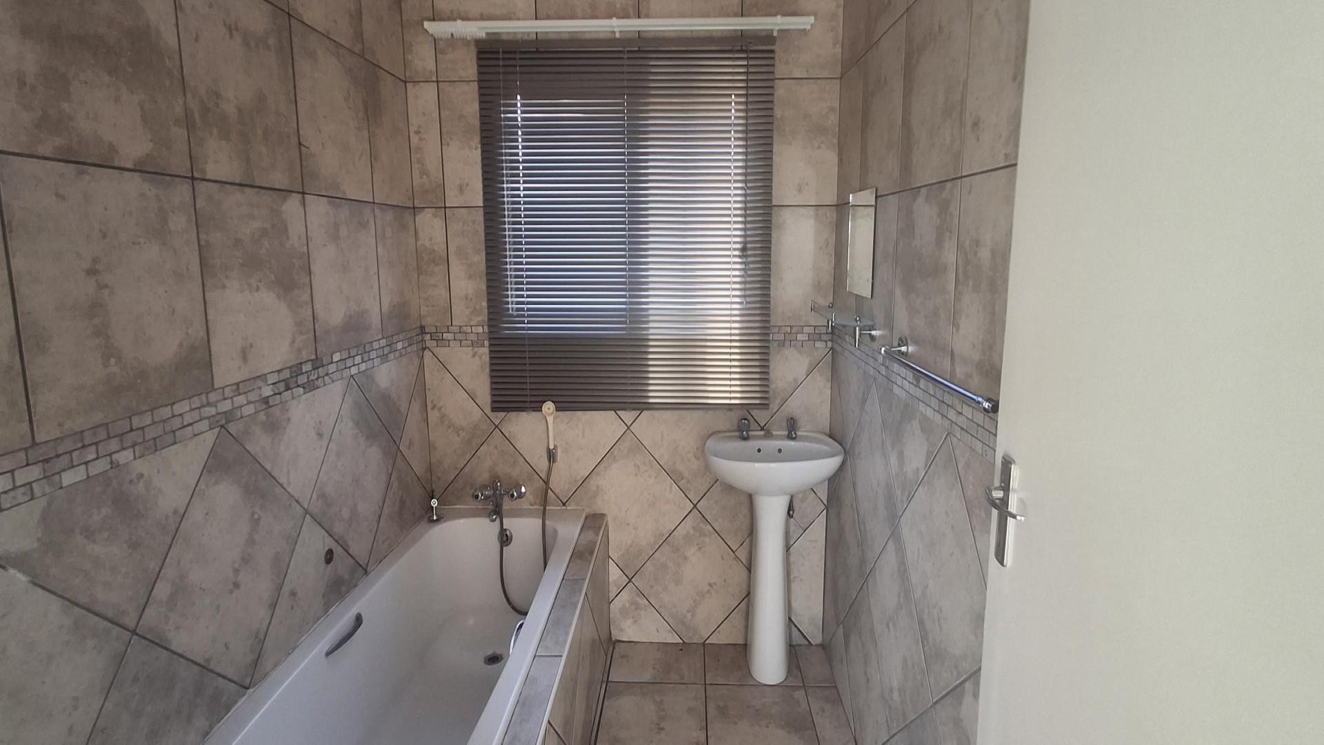 Bathroom 2 of property in Greenhills