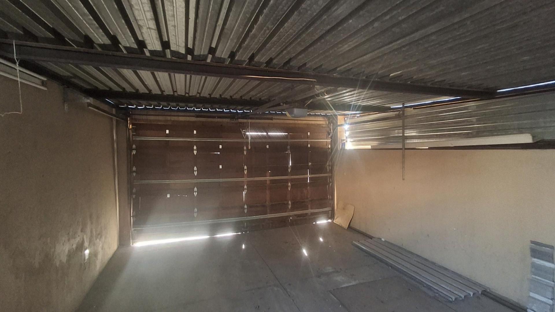 Garage of property in Greenhills