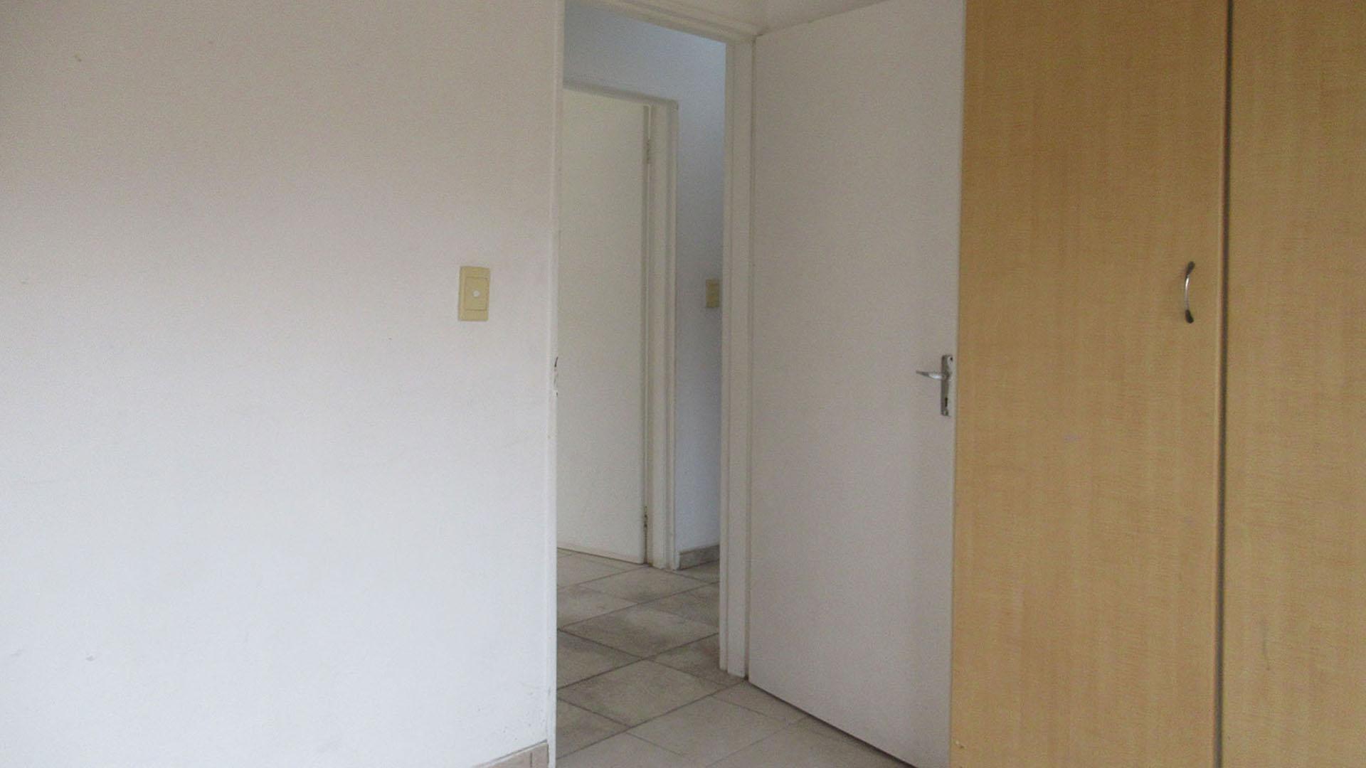 Bed Room 1 - 10 square meters of property in Greenhills