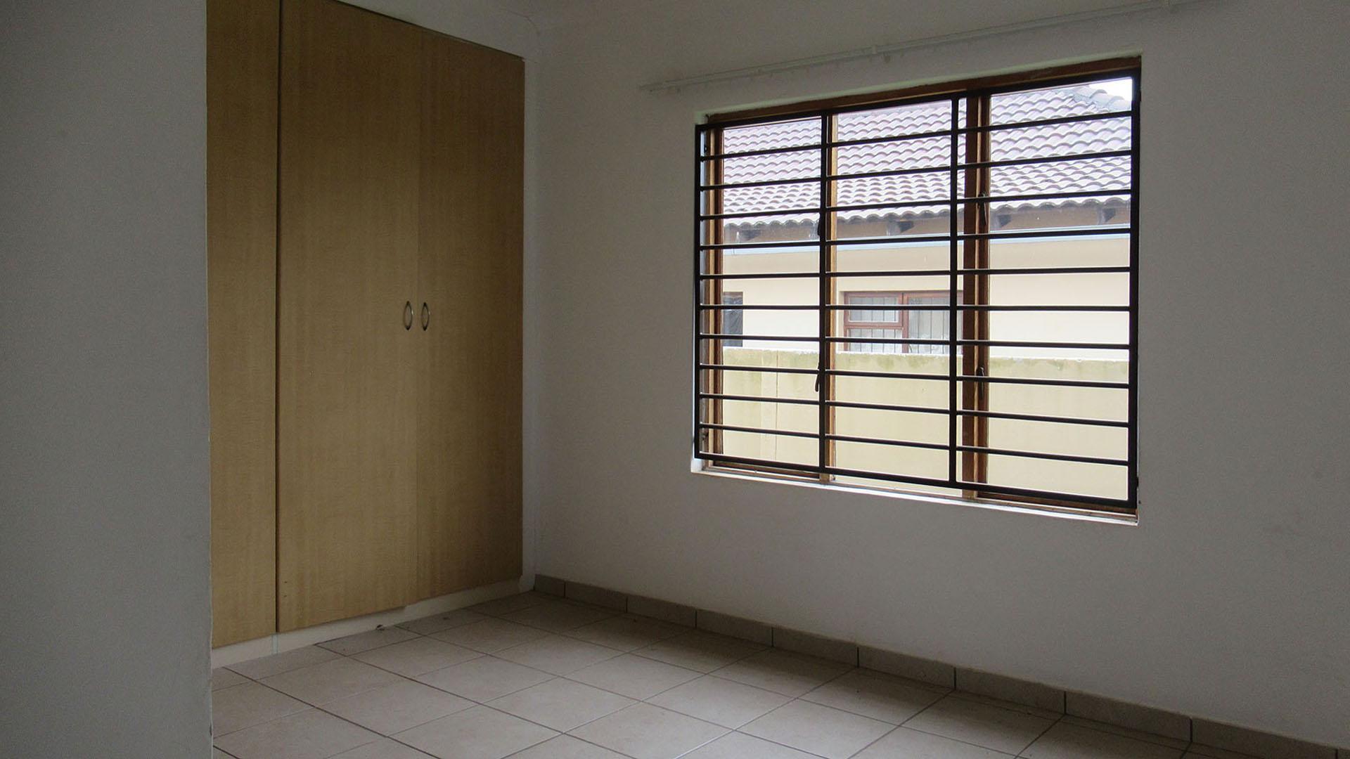 Main Bedroom - 16 square meters of property in Greenhills