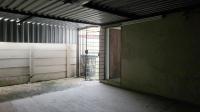 Garage - 45 square meters of property in Greenhills