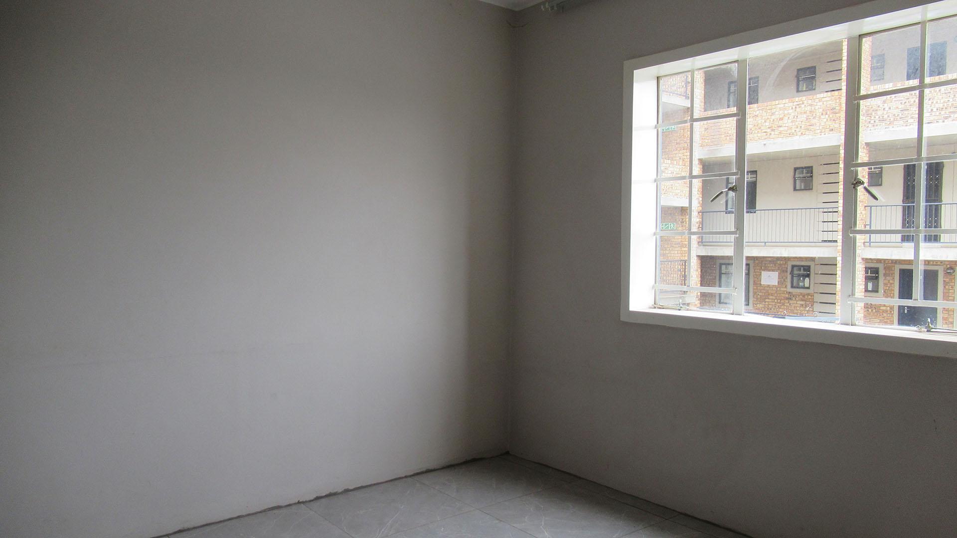 Lounges - 15 square meters of property in South Hills