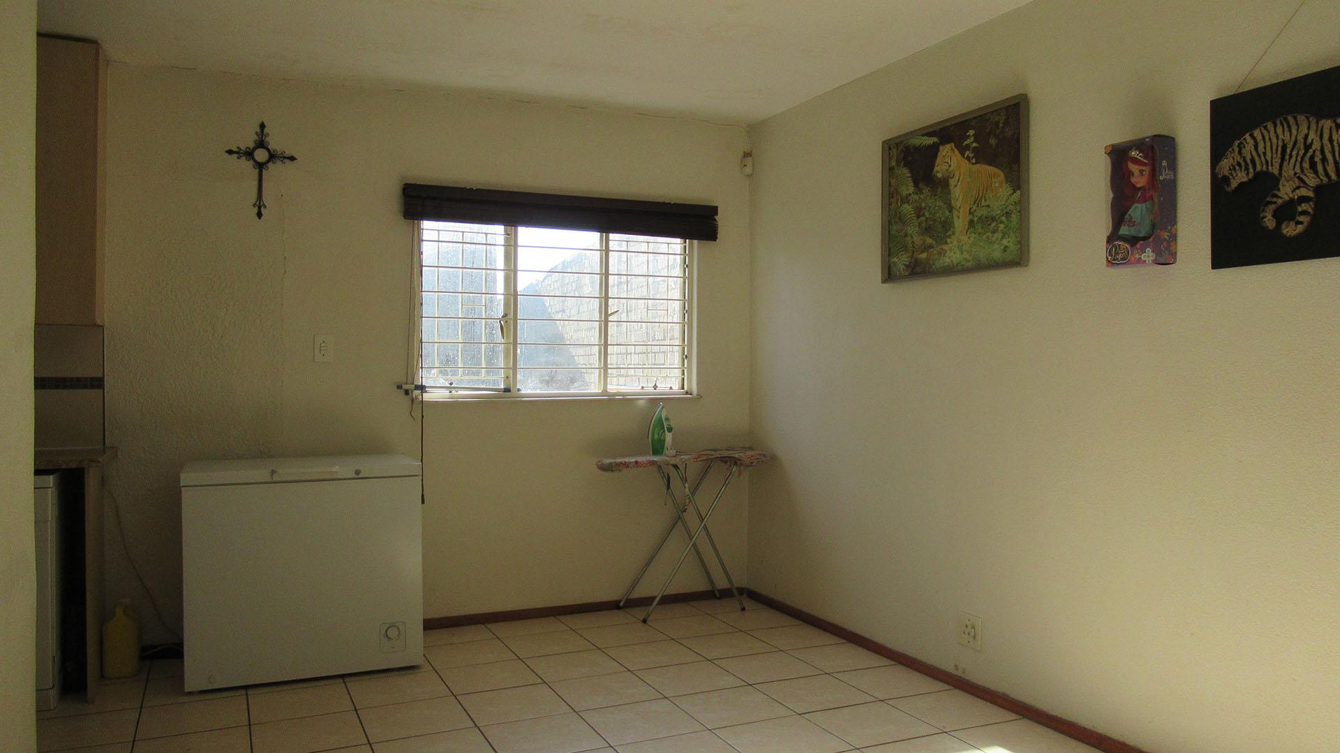 Dining Room - 17 square meters of property in Oaklands - JHB