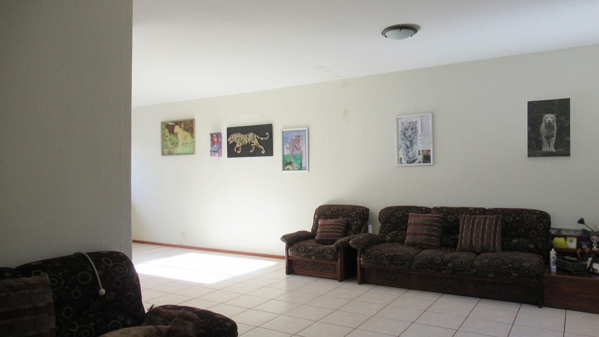 Spaces - 28 square meters of property in Oaklands - JHB