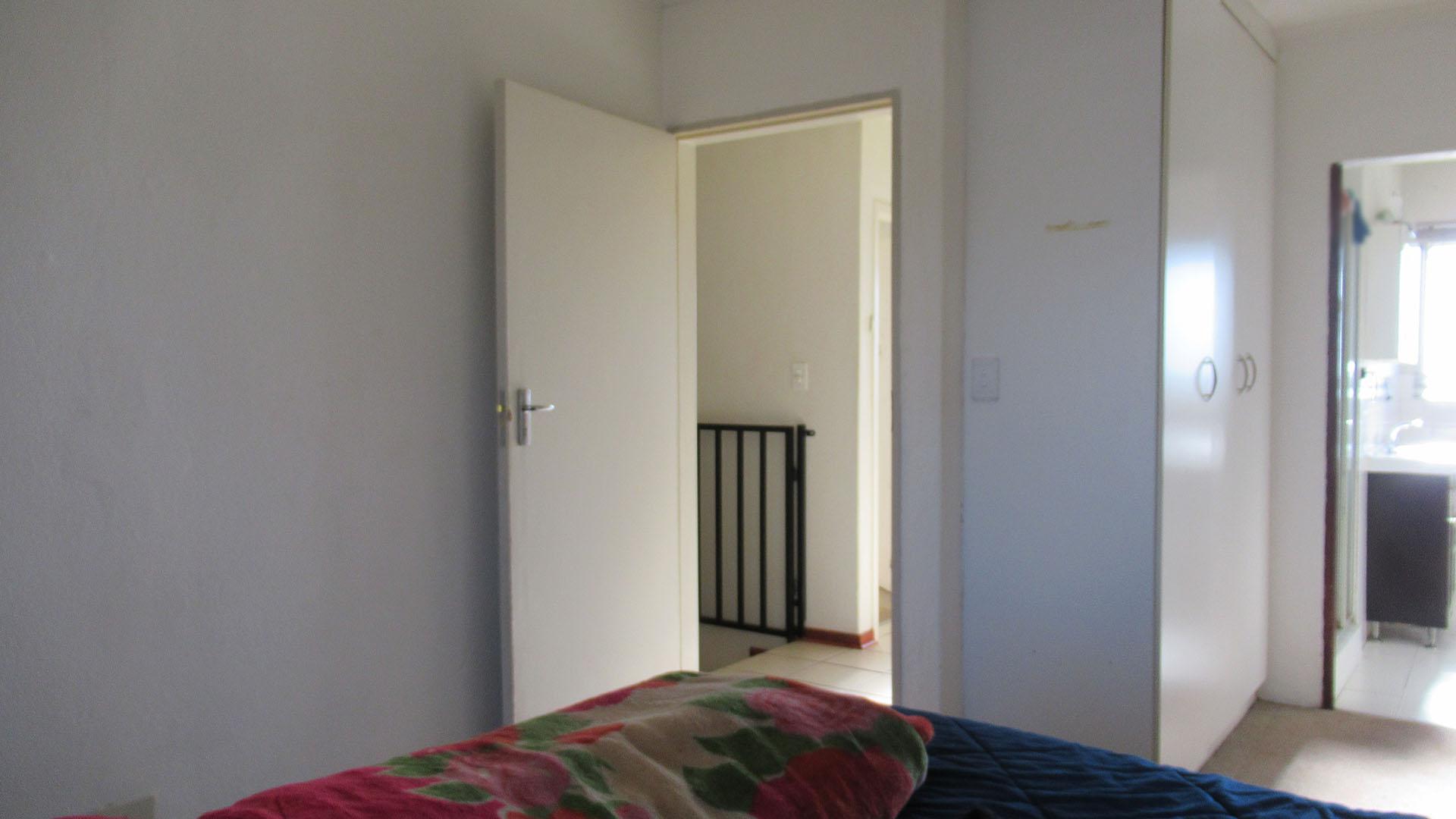 Main Bedroom - 17 square meters of property in Oaklands - JHB