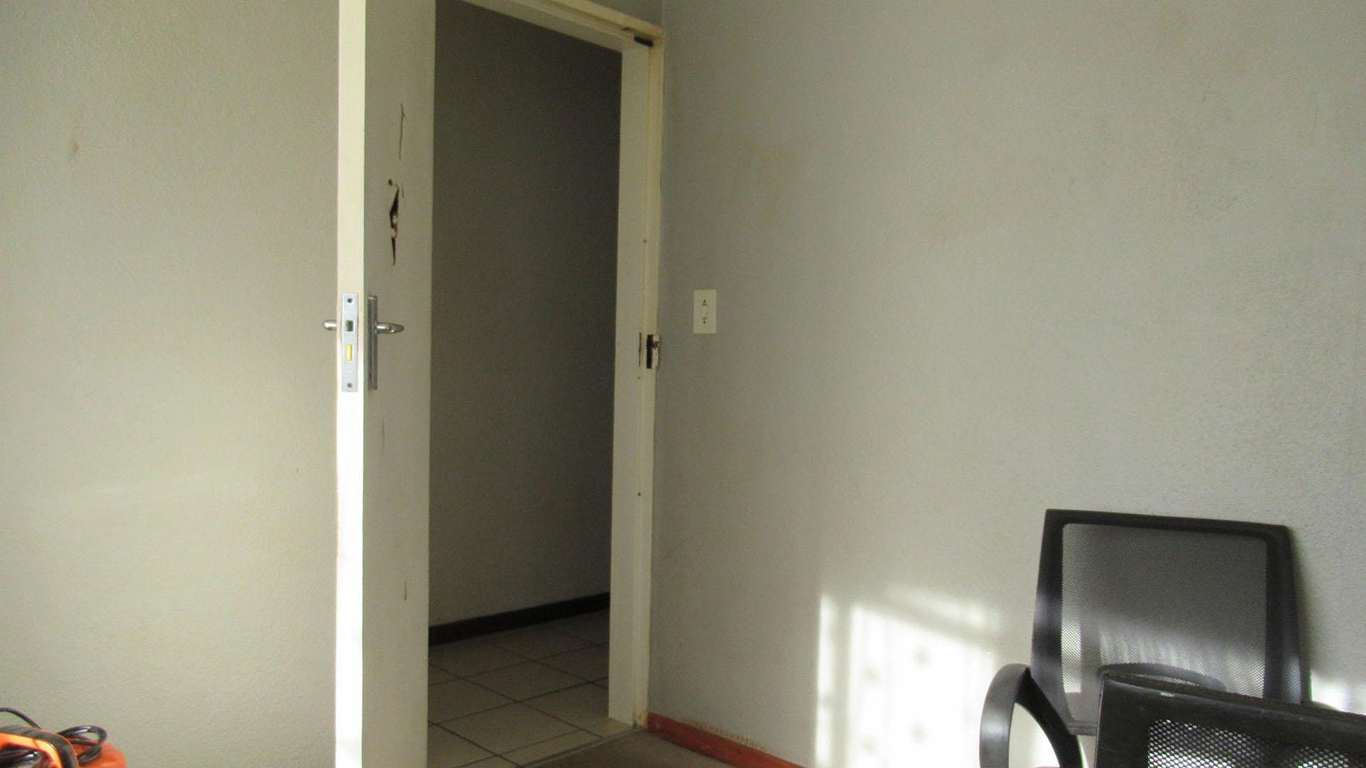 Bed Room 2 - 10 square meters of property in Oaklands - JHB