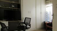 Bed Room 2 - 10 square meters of property in Oaklands - JHB